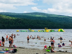 Plage de Pohénégamook et jeu nautique