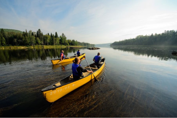 Canot sur le lac Touladi (Marc Loiselle, Sépaq)