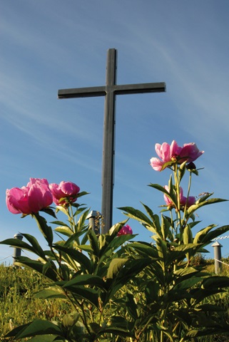 Lac-des-Aigles cross