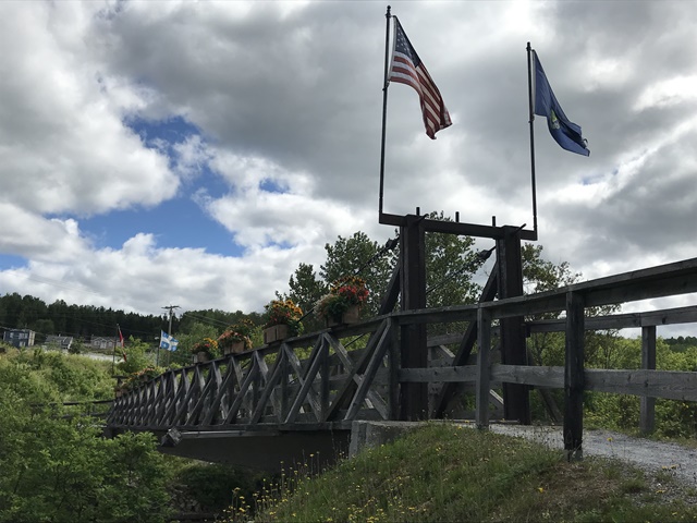 pont international petit 