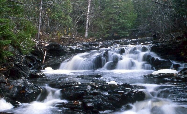 Chutes le long du sentier