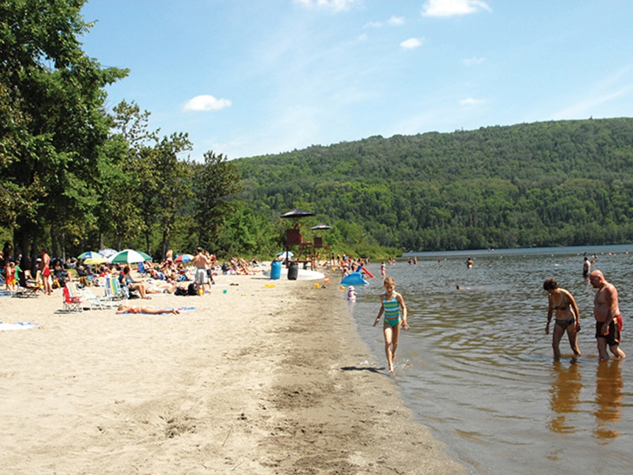 Plage Municipale Et Camping De Pohénégamook Water